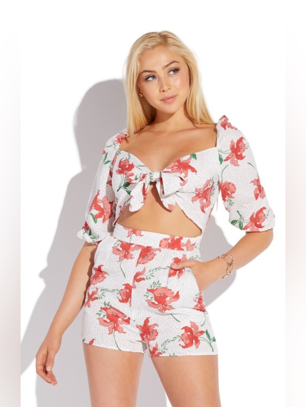 NWT LOVE + HARMONY White Floral Tie-Back Cut-Out Romper with Red Flowers (L)